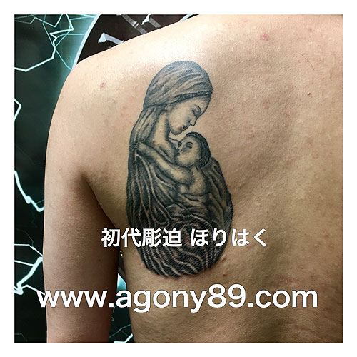 天使を抱えた聖母マリアのタトゥー1136_1