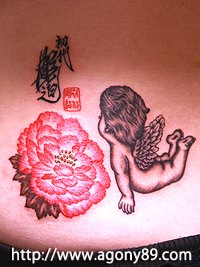 左腰に天使（エンジェル）と牡丹（ボタン）の花画像【エゴニー アンド エクスタシー タトゥーデザインスタジオ】彫迫