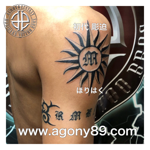 アルファベットにイバラと、イニシャルに太陽のタトゥーデザイン1546_2
