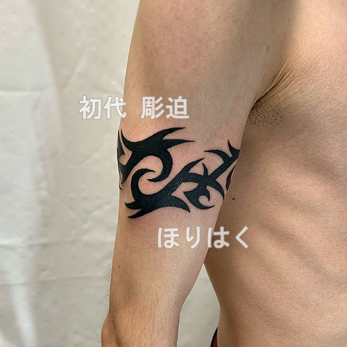 イバラ模様のトライバルタトゥー
