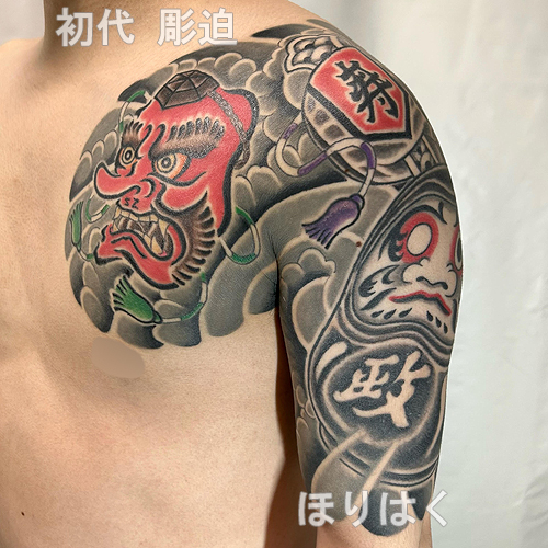 天狗と達磨と打ち出の小槌の関東五分袖額彫りの刺青_5