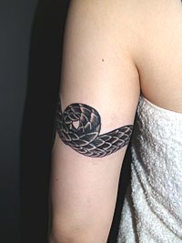 腕に巻き付いた蛇の刺青 デザイン610_7