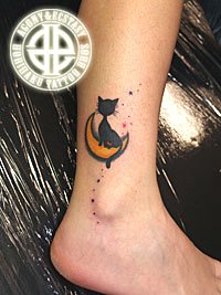 ブラックキャットムーン タトゥー画像 黒猫 三日月 お星様のタトゥーデザイン画像ガールズ タトゥー タトゥーデザイン