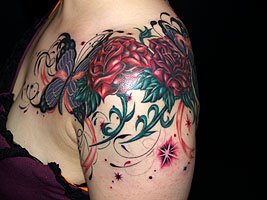 赤い薔薇に２頭の蝶々とピンクのリボンのタトゥー画像765_12