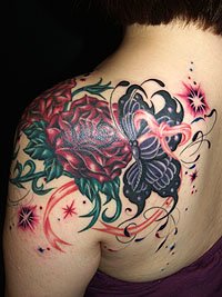 赤い薔薇に２頭の蝶々とピンクのリボンのタトゥー画像765_4